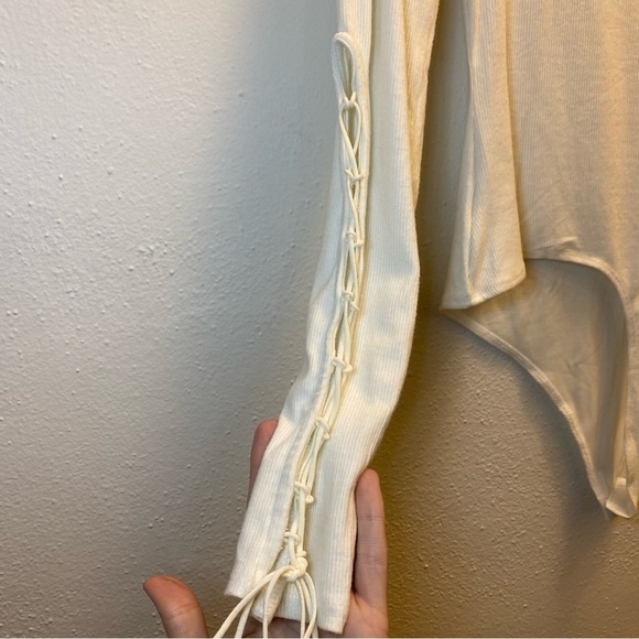 Nanamacs White Lace Up Sleeves Bodysuit Size Medium - Picture 8 of 8